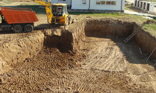 Рытье котлованов под фундамент в Котласе – цена от 2589 руб. за м3 | 2Землекопа-Ктл